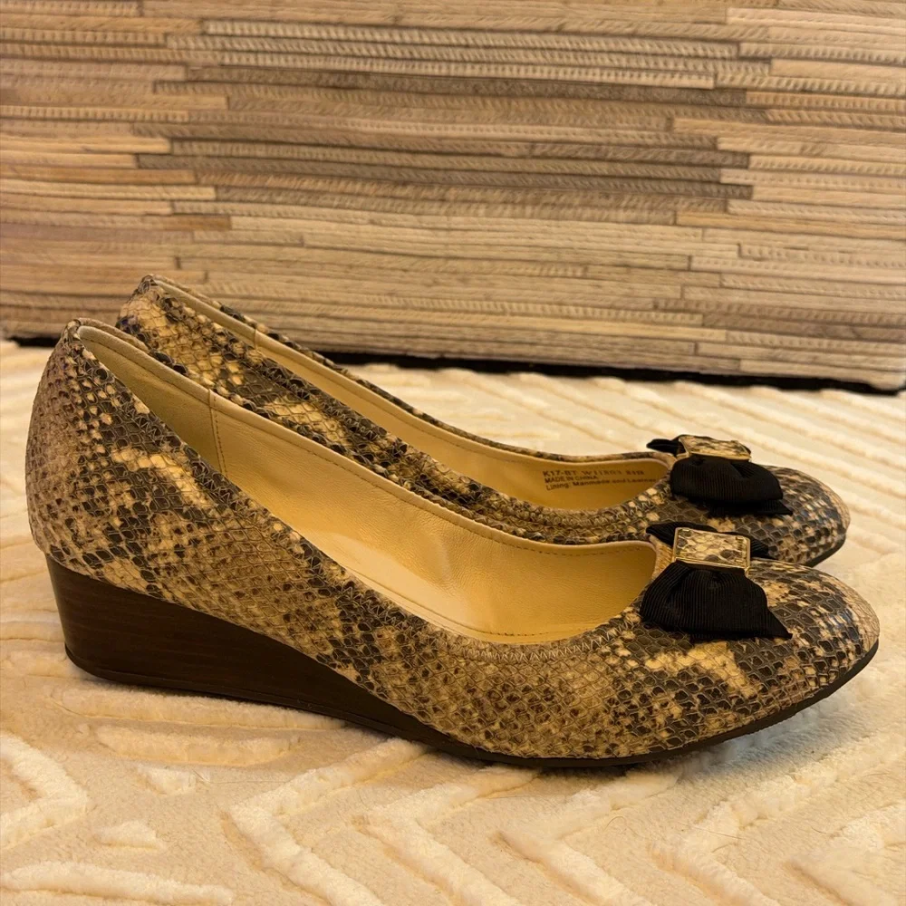 Cole Haan Tali Soft Bow Wedge Pump Snake Print Black Bow Classic Comfort Heel - Picture 14 of 16